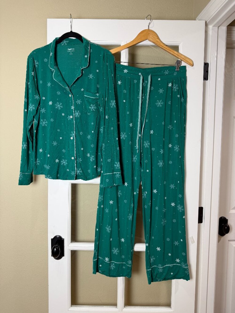 GapBody Gap Body Forever Favorite Green Snowflake Soft Pajama PJ's Size Medium